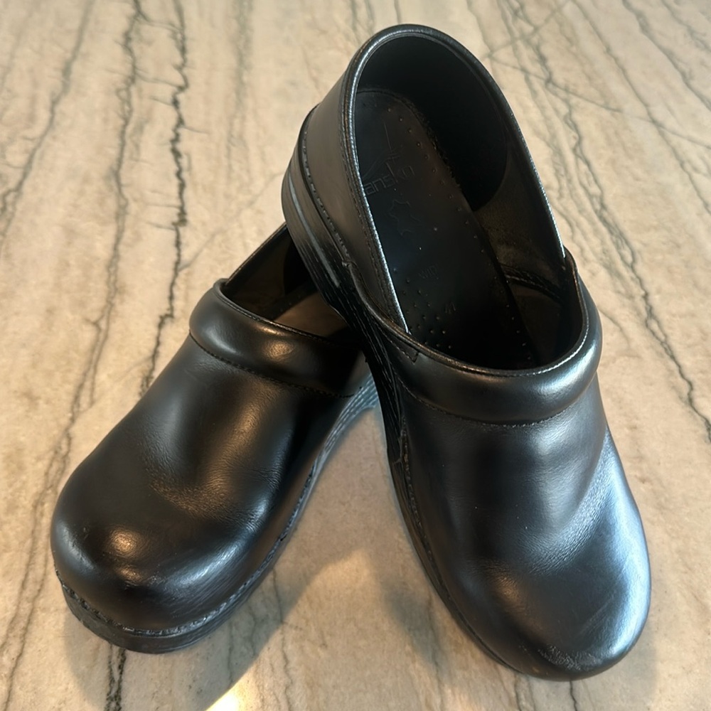 Dansko wide 41 clog